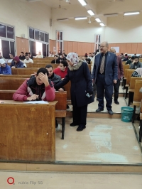 *عميد كلية الطب البيطري تتفقد لجان الامتحانات *