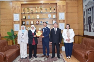 مجلس جامعة بنها يكرم عميدة كلية الطب البيطري