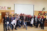 تكريم السيد عميد الكلية للطلاب الحاصلين على مشروع (V.SOLUTION)