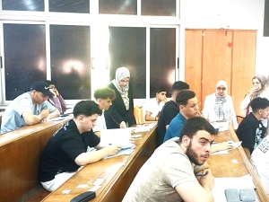 عميد الكلية تتفقد لجان الإمتحانات بالكلية