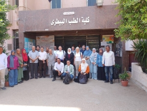 عميد الكلية تستقبل وفداً من مؤسسة الجسر المصري للإعلام والتنمية وبصحبته فريق متابعة تنفيذ وتقييم مشروع الرعاية المتكاملة للدواب (أتان)